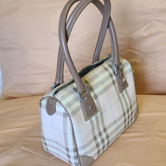 💯 Authentic Burberry Handbag 🍀 - Picture 5 of 13